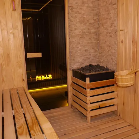 The Hera Platinum 4*